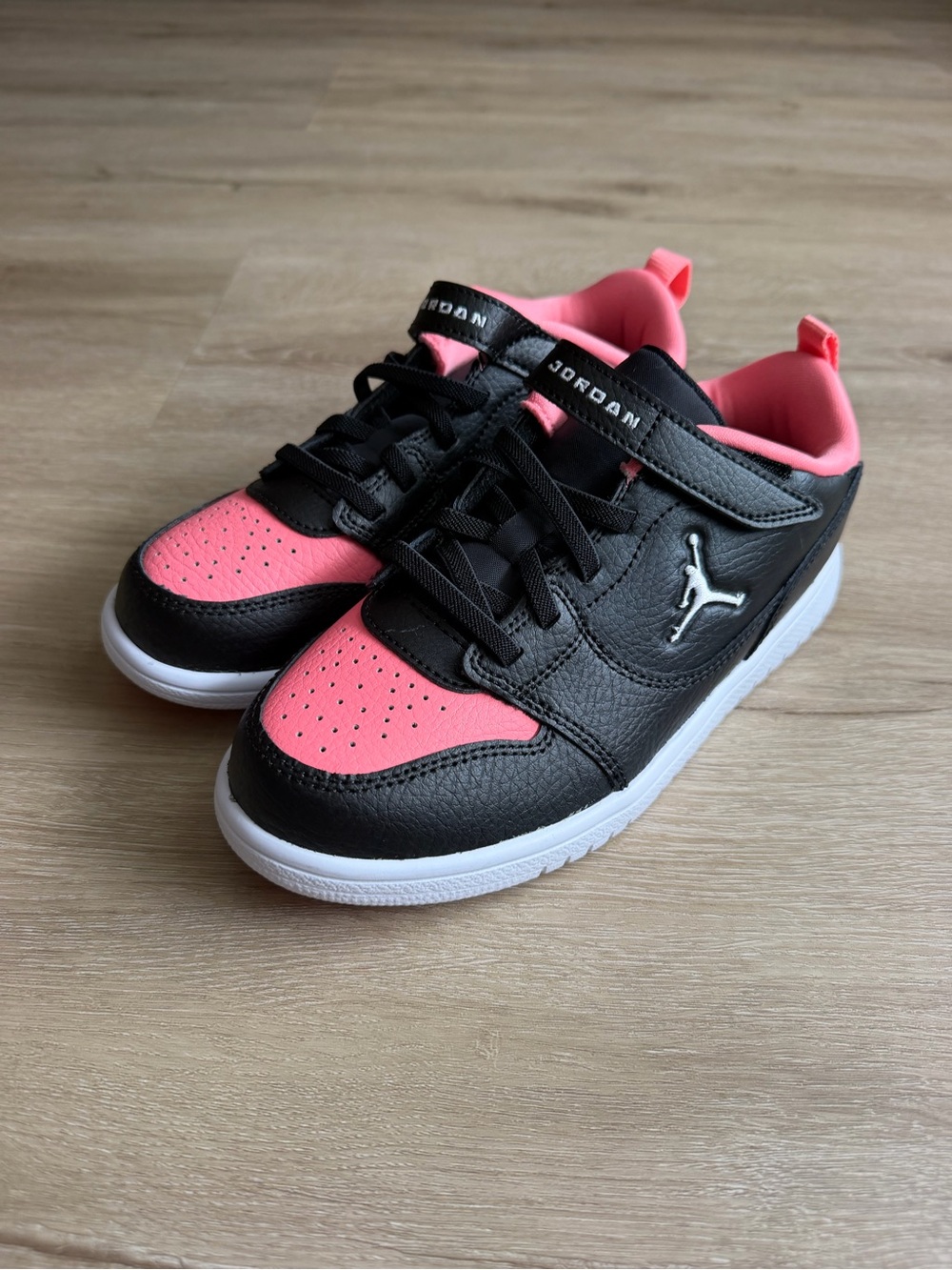 Jordan Court Connect Low Sneakers Pink Black SZ 3 New